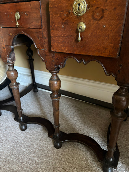 OAK CHEST ON LEGS