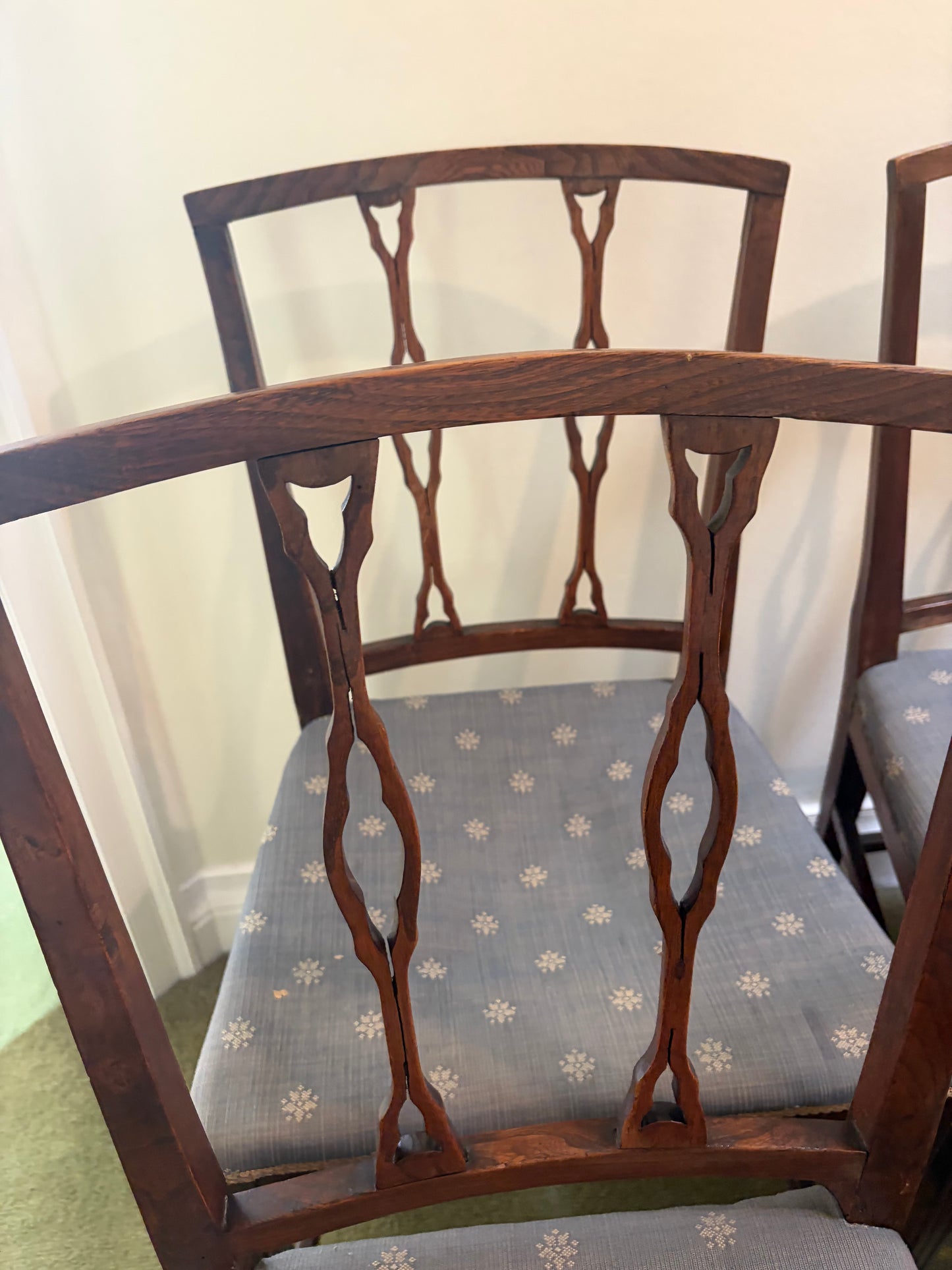 SET OF SIX CHAIRS