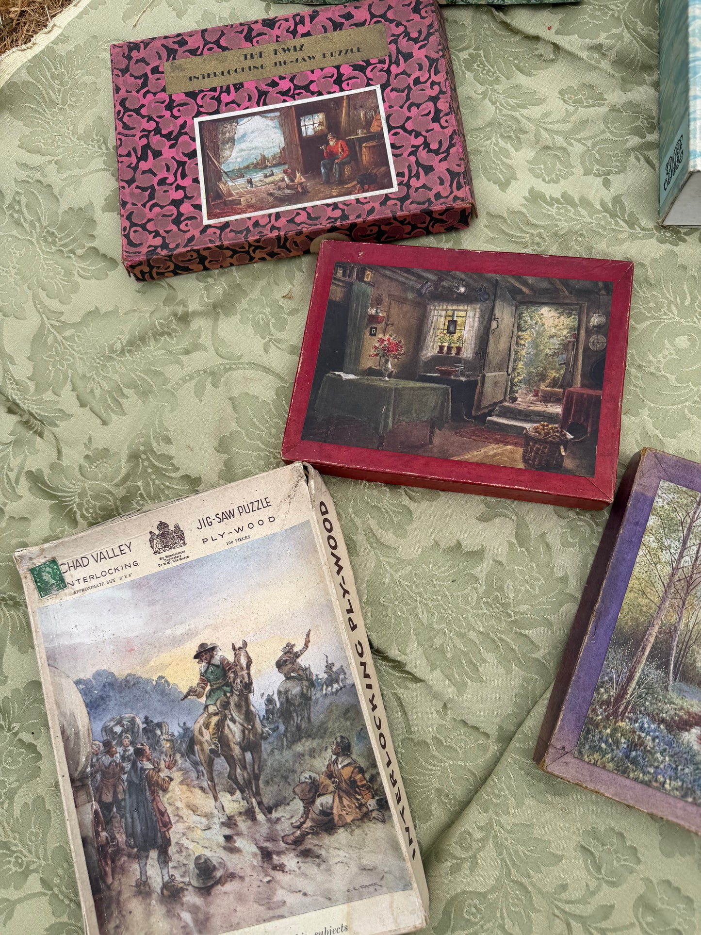 JIGSAW PUZZLES