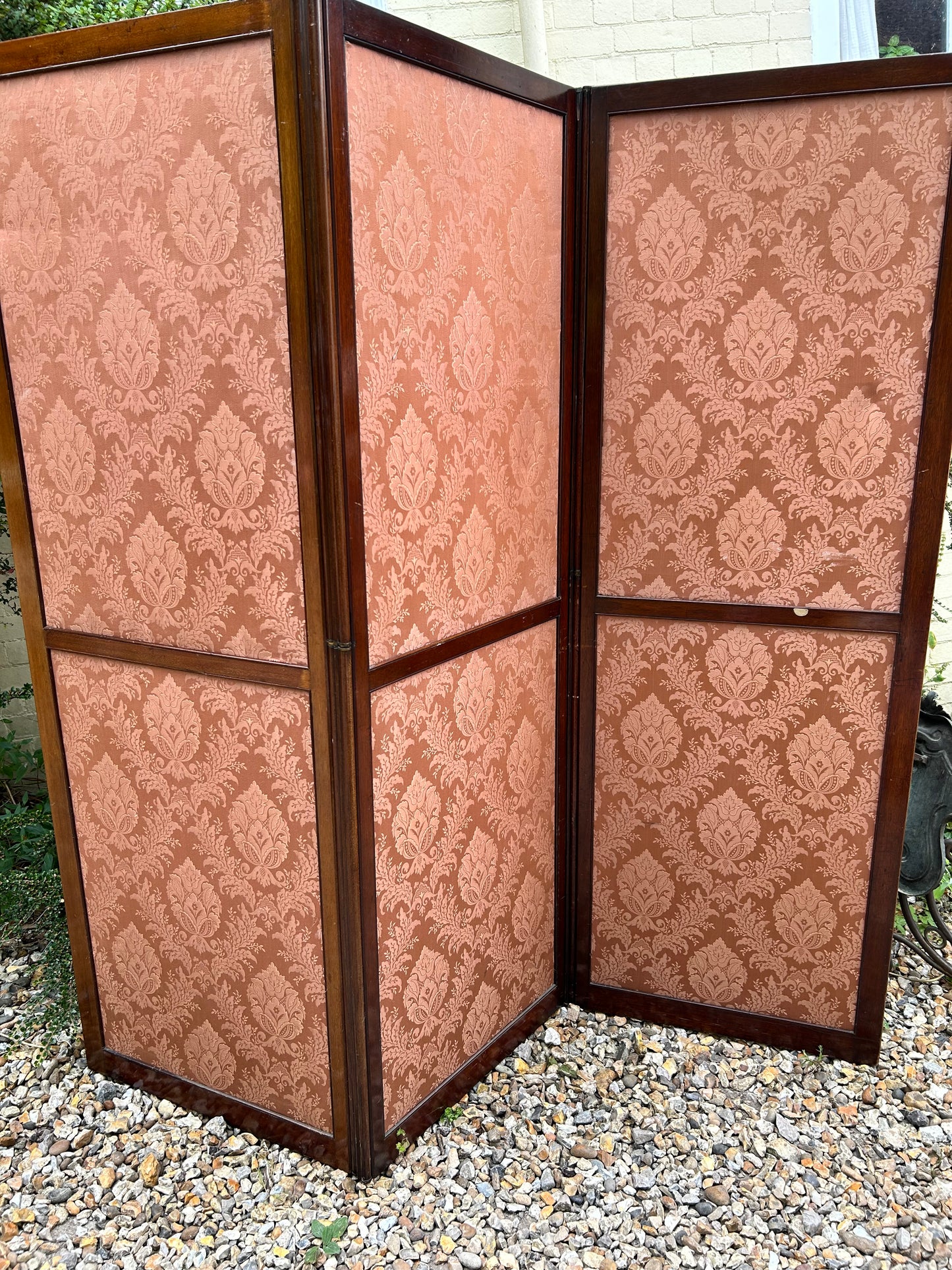 ANTIQUE SCREEN