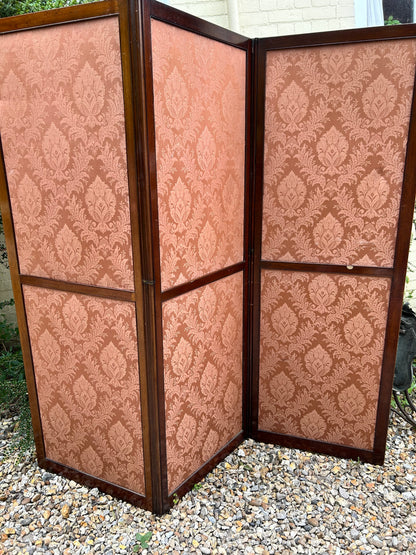 ANTIQUE SCREEN