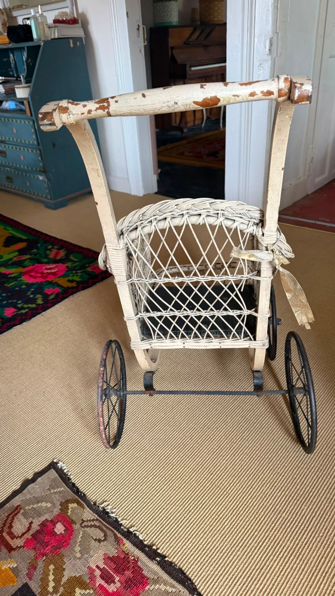 VINTAGE PUSH CHAIR