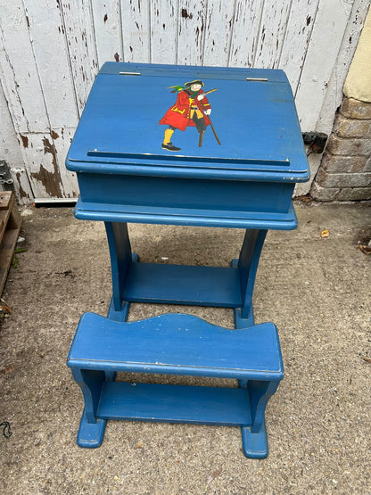 PIRATE DESK