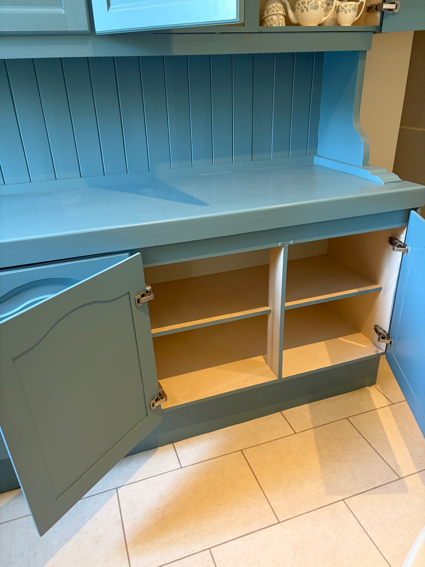 DRESSER