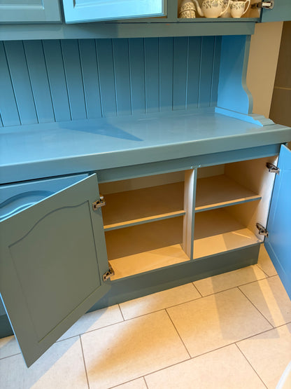 DRESSER