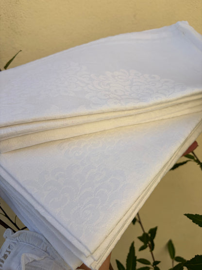 16 NAPKINS