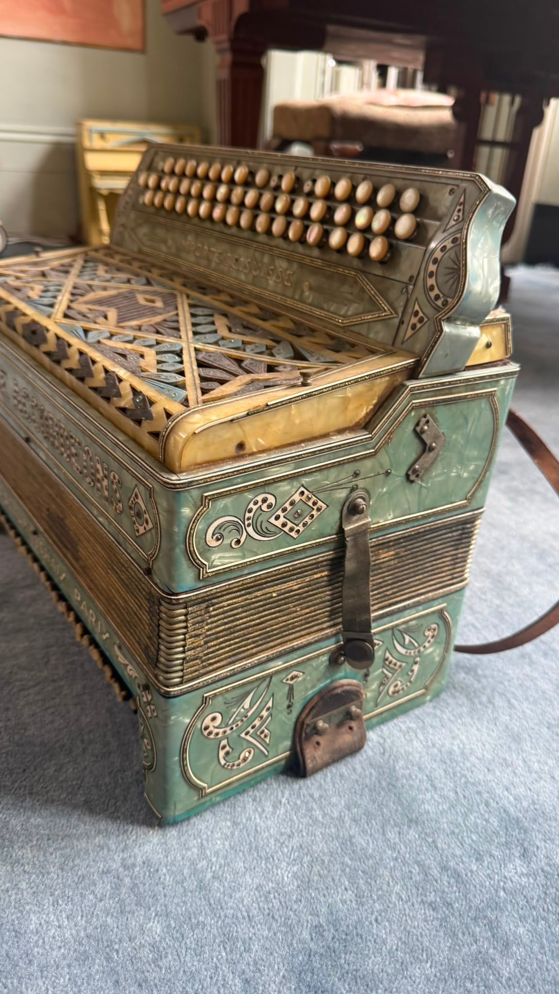 FRENCH ACCORDION