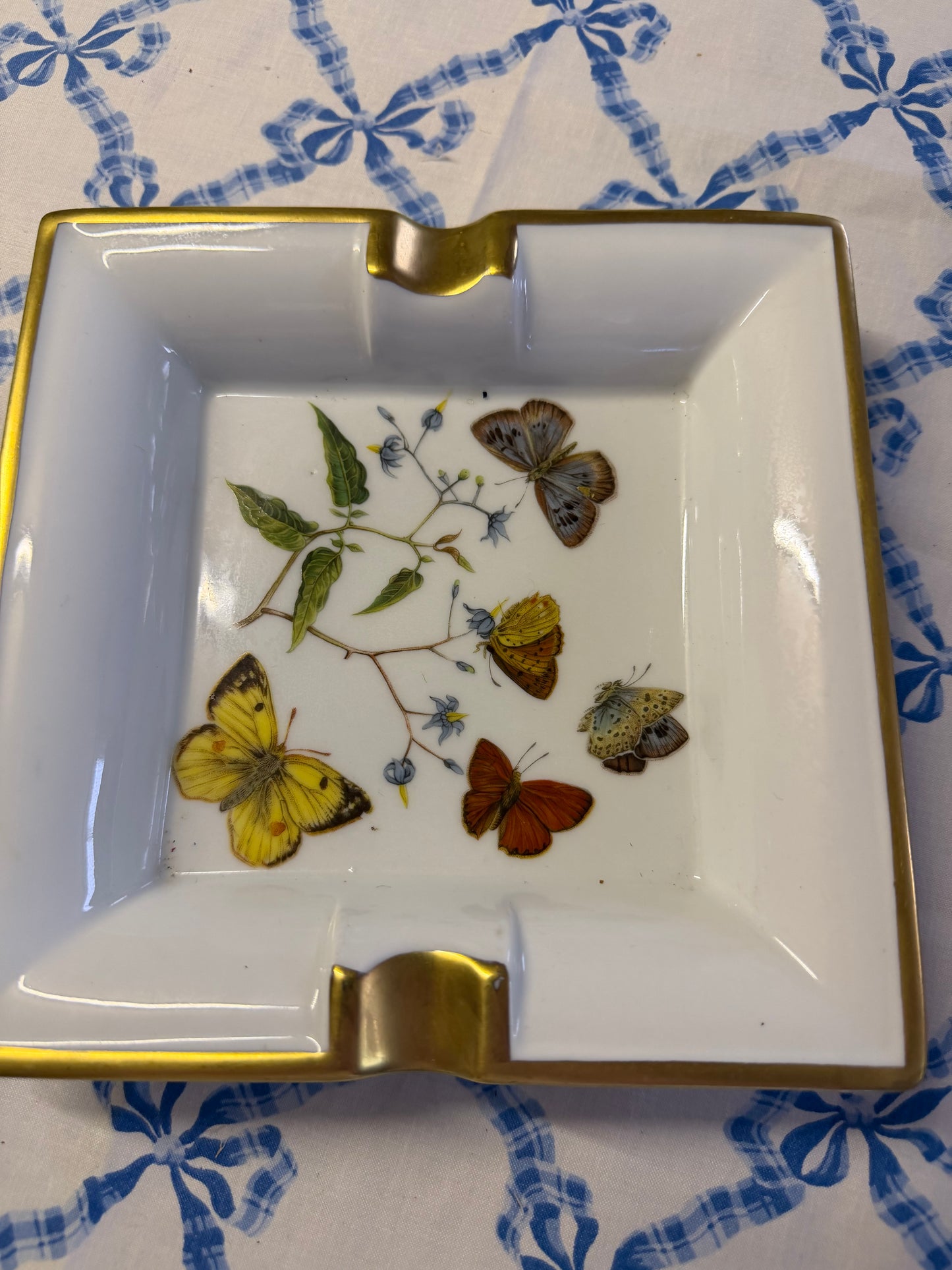 ASHTRAY