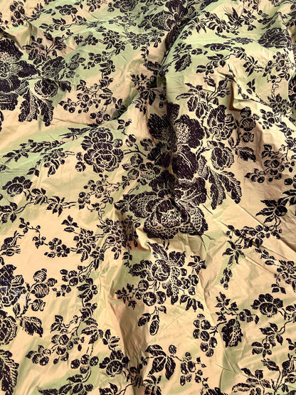 CIRCULAR CLOTH