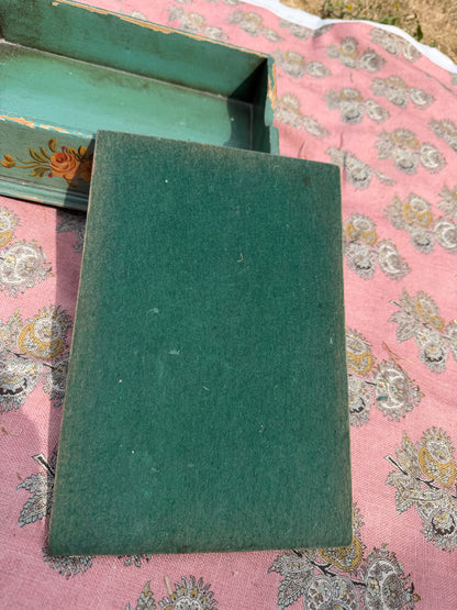 DECORATIVE TRAY