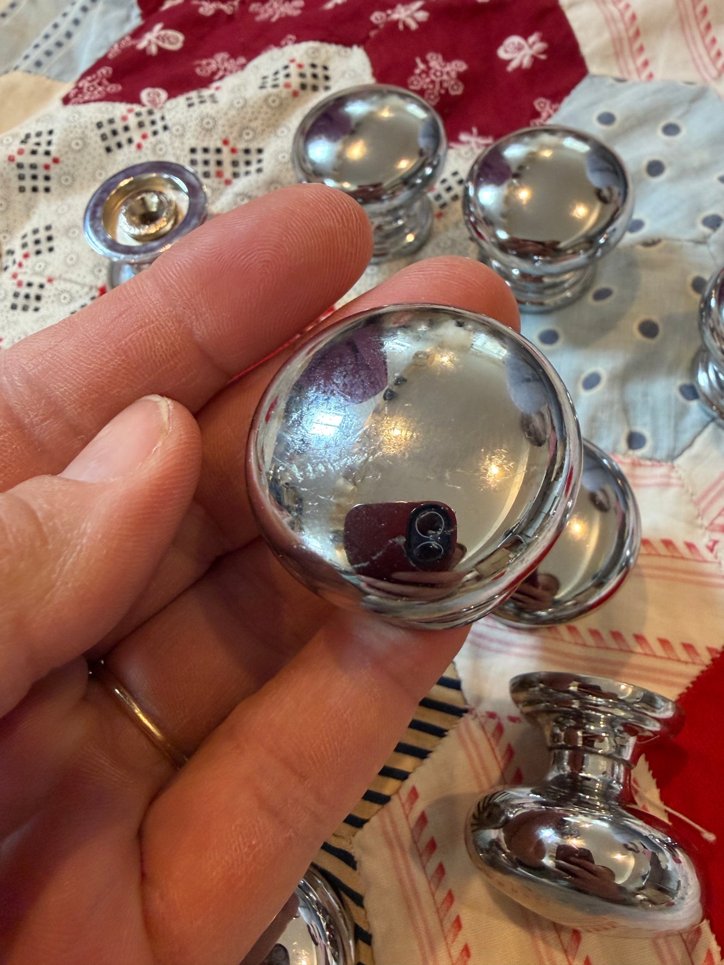 BATHROOM KNOBS