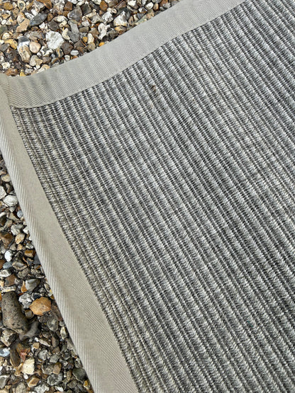 GREY RUG
