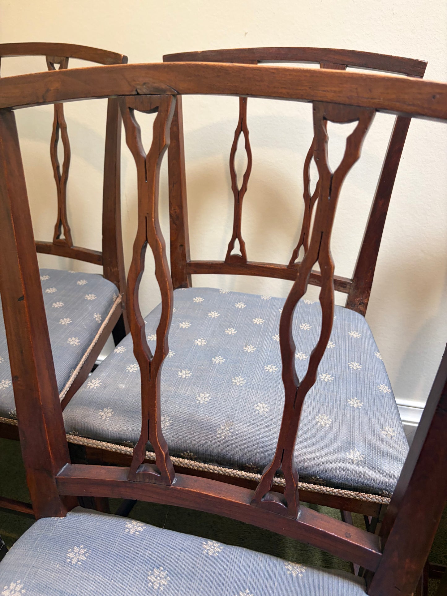 SET OF SIX CHAIRS