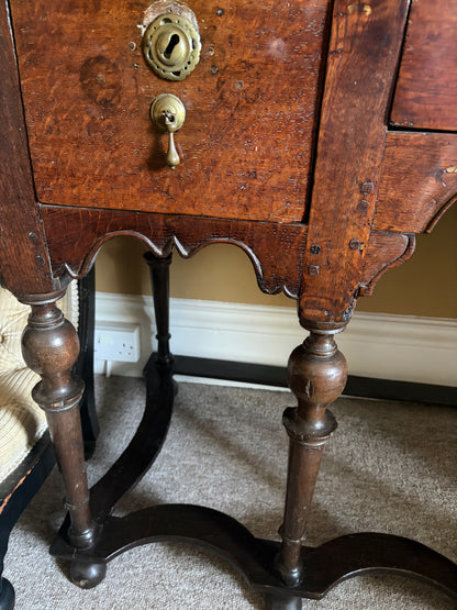 OAK CHEST ON LEGS