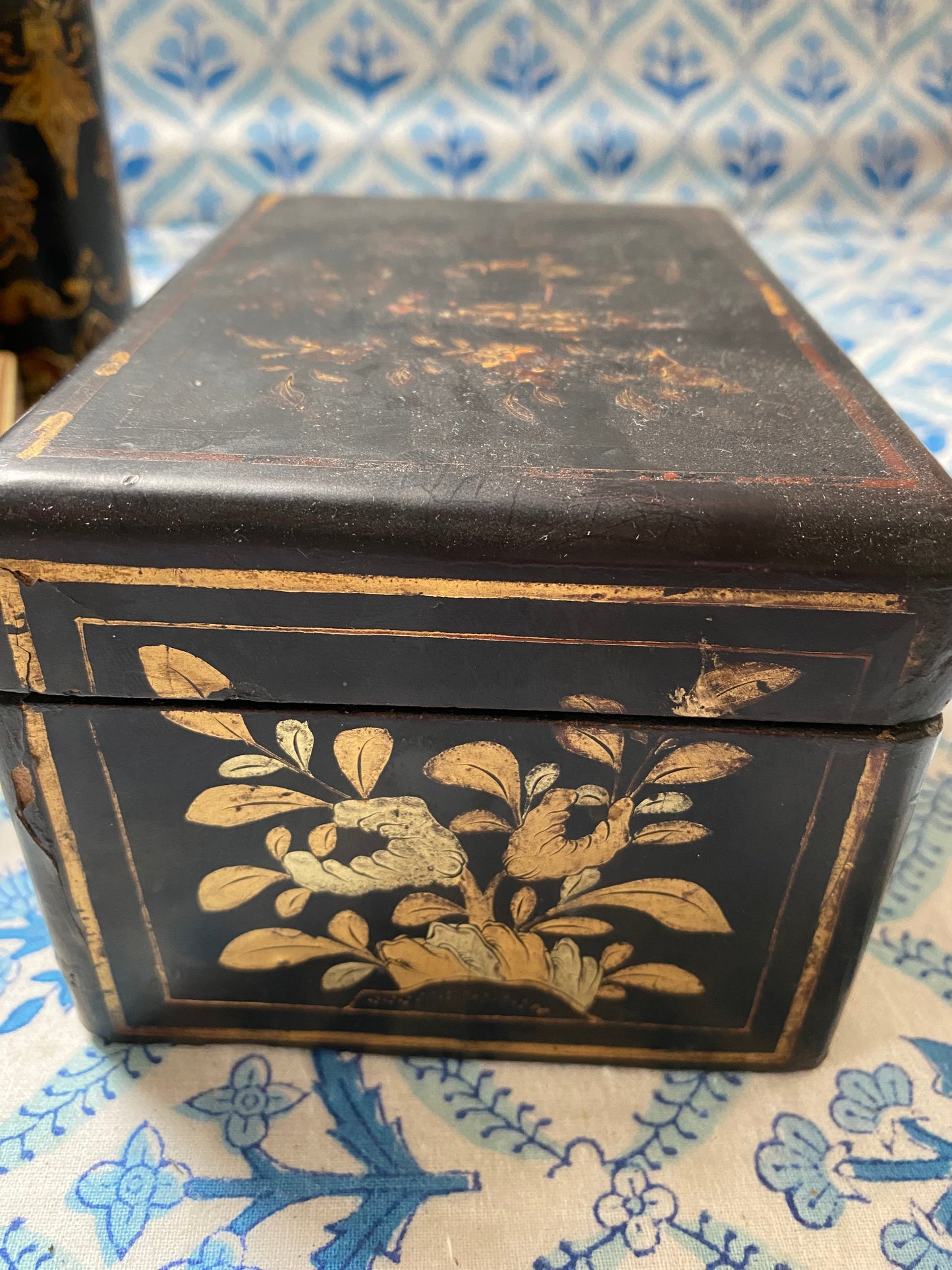 ANTIQUE BOXES