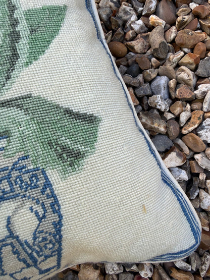 TAPESTRY CUSHION ￼