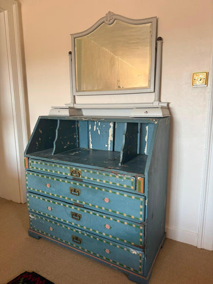 ANTIQUE CHEST