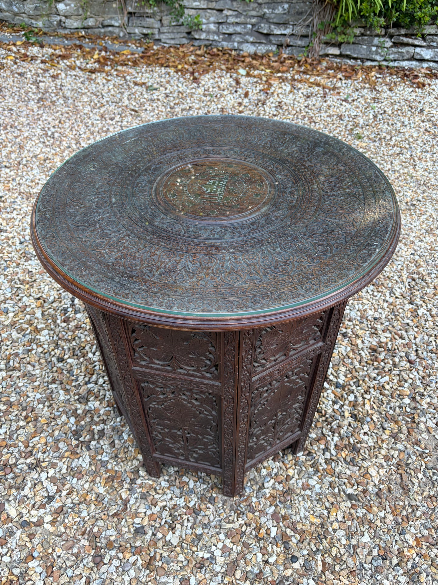 CIRCULAR TABLE