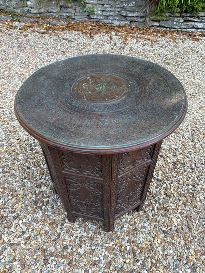 CIRCULAR TABLE