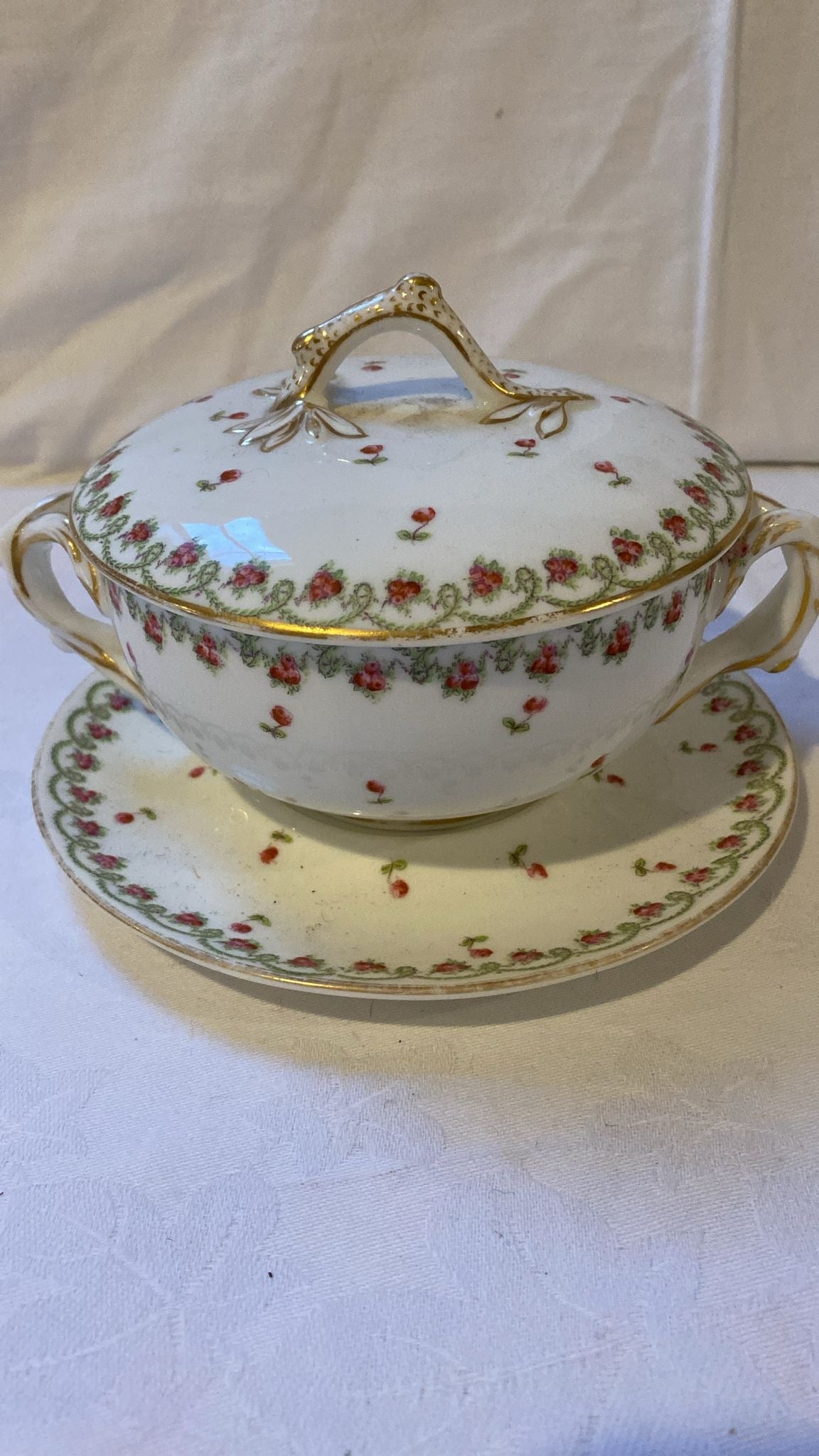 LIDDED BOWL AND PLATE