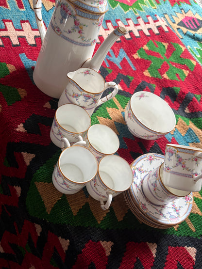 PORCELAIN SET
