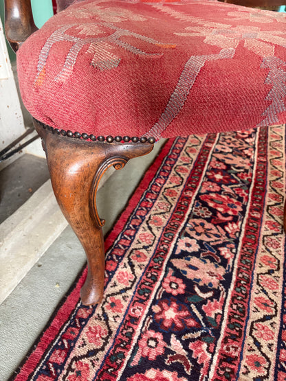 ANTIQUE CHAIR