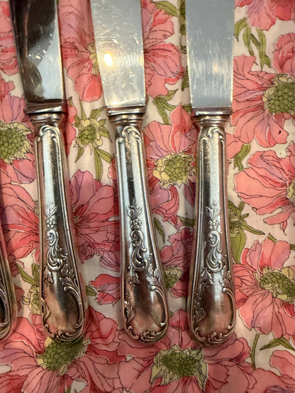 DINNER KNIVES
