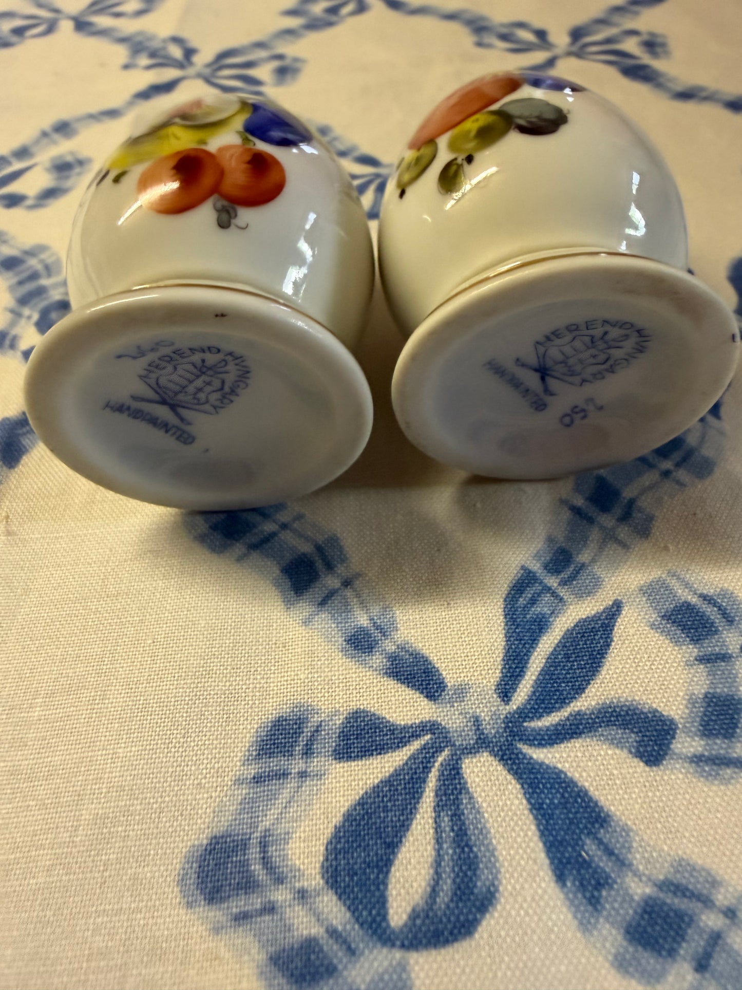 SALT AND PEPPER SHAKER