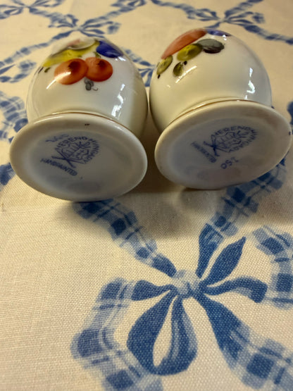 SALT AND PEPPER SHAKER