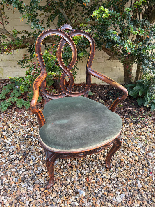 ANTIQUE CHAIR