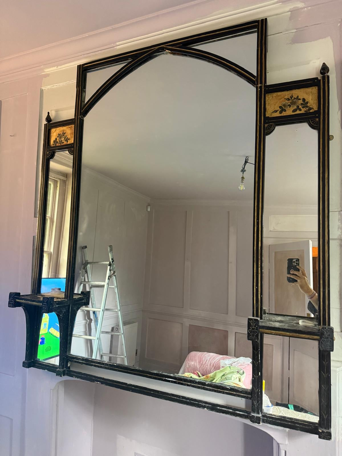 DECORATIVE MIRROR