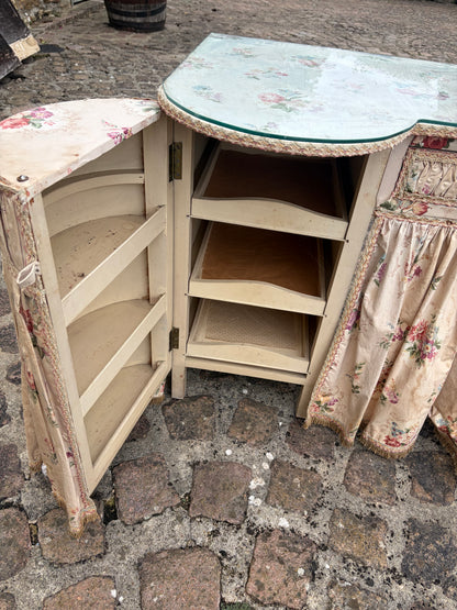 DRESSING TABLE