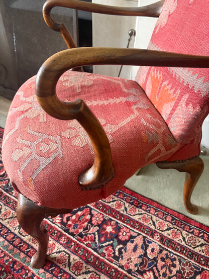 ANTIQUE CHAIR