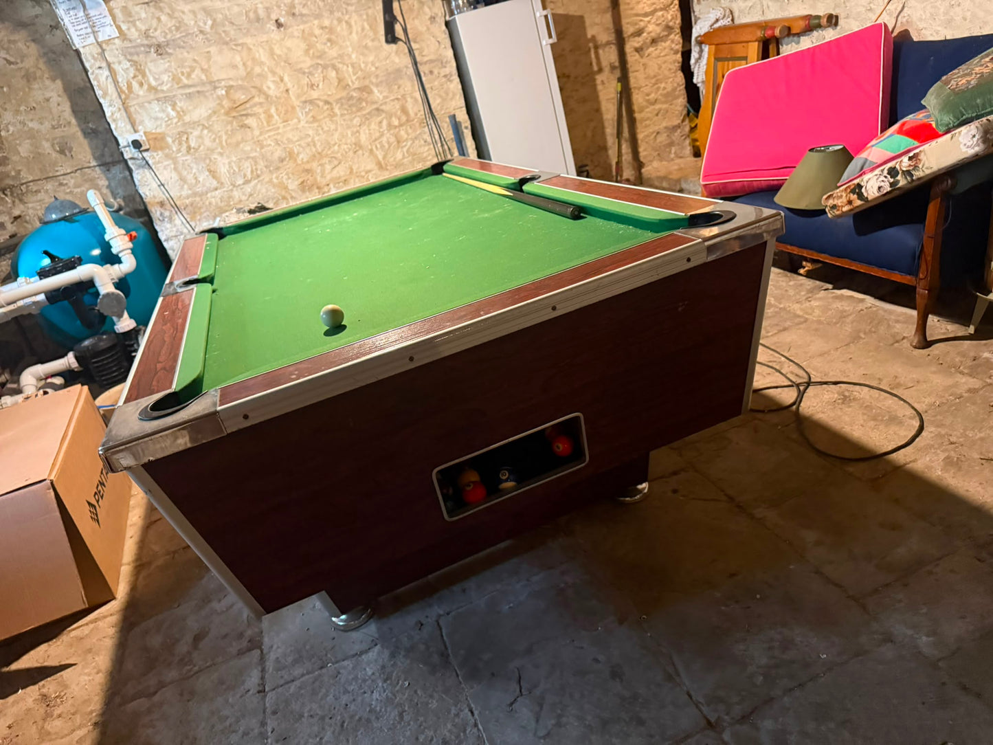 POOL TABLE