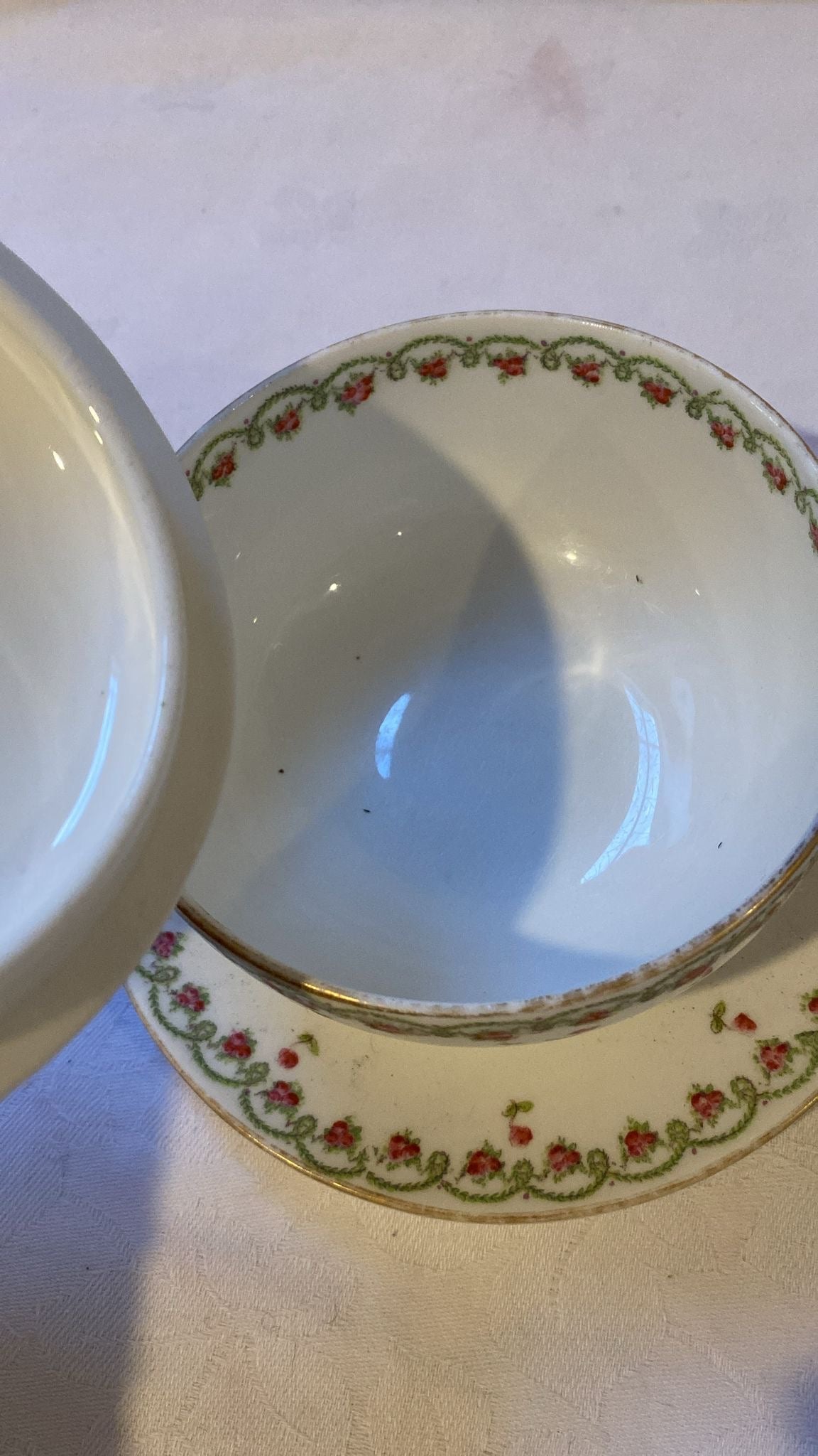 LIDDED BOWL AND PLATE