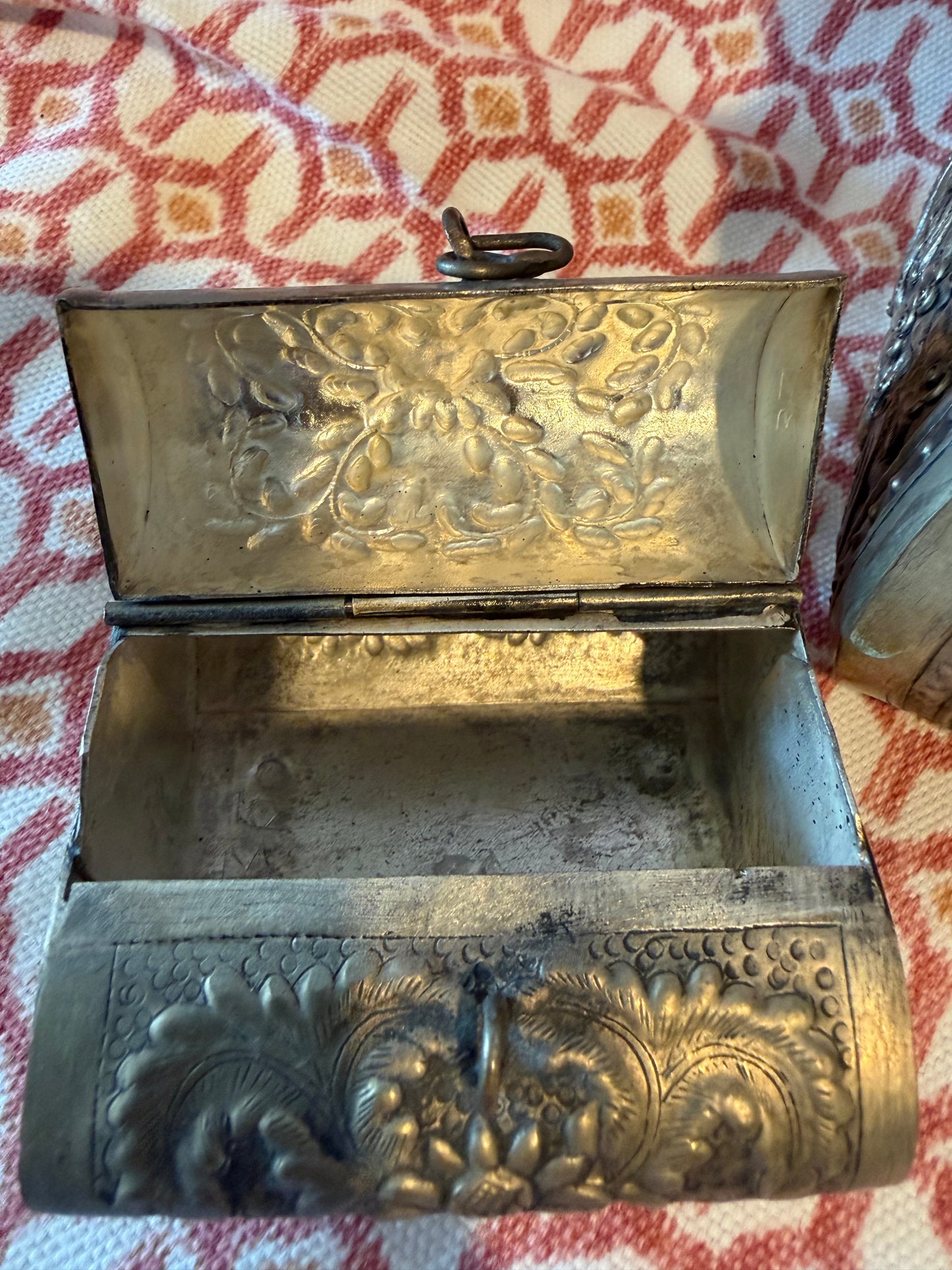 METAL CLUTCH BAGS
