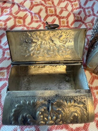 METAL CLUTCH BAGS
