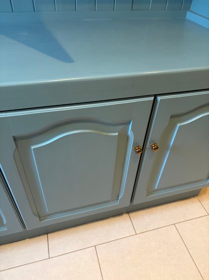 DRESSER
