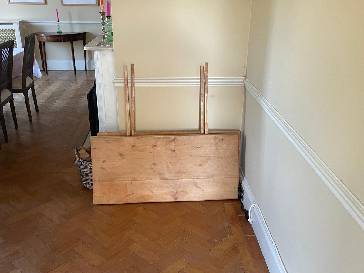 PINE TABLE