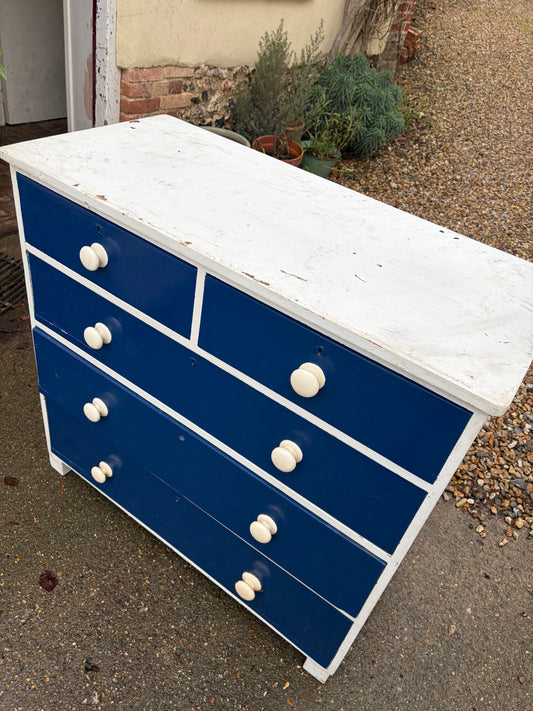 CHEST OF DRAWERS