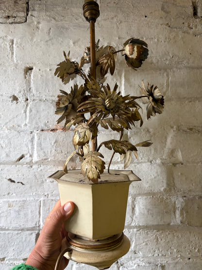 METAL DECORATIVE LAMP