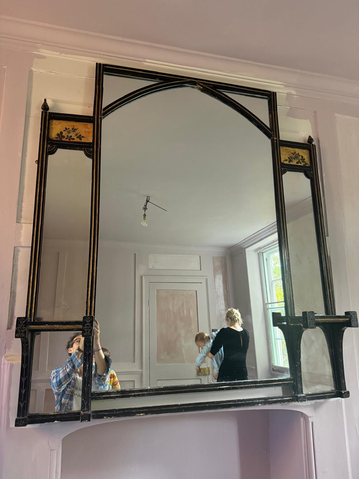 DECORATIVE MIRROR