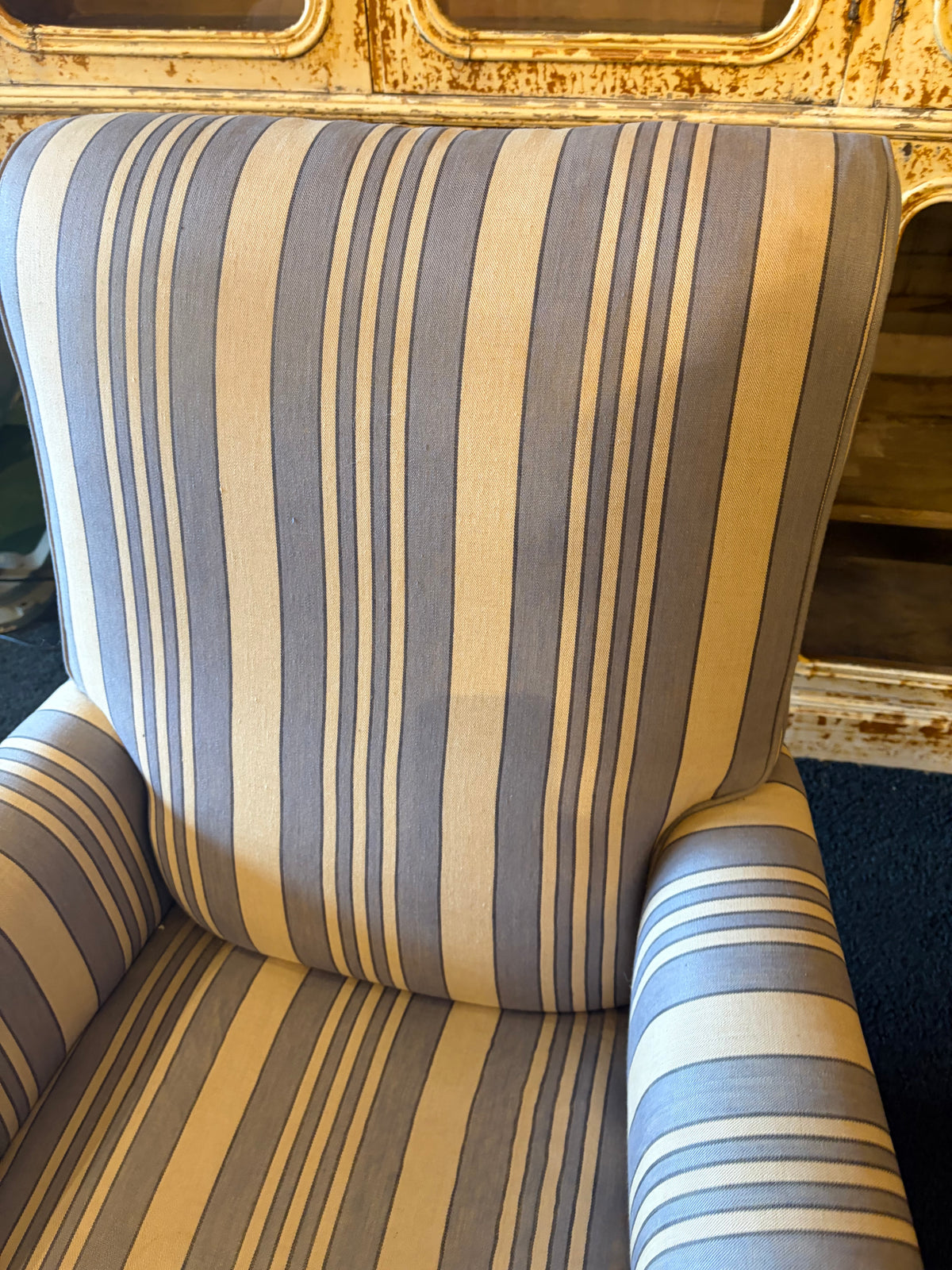 ARM CHAIR