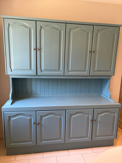 DRESSER