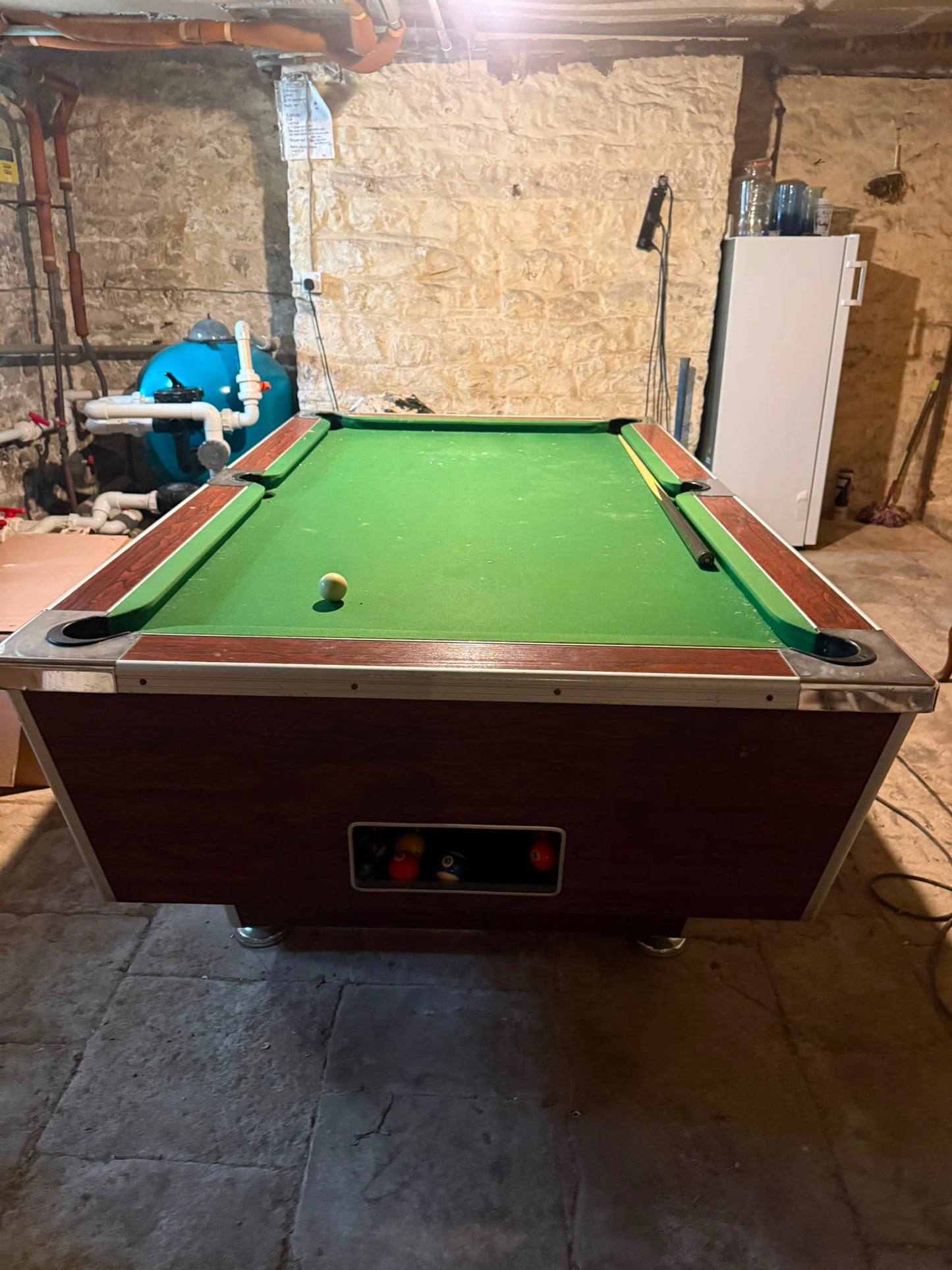 POOL TABLE