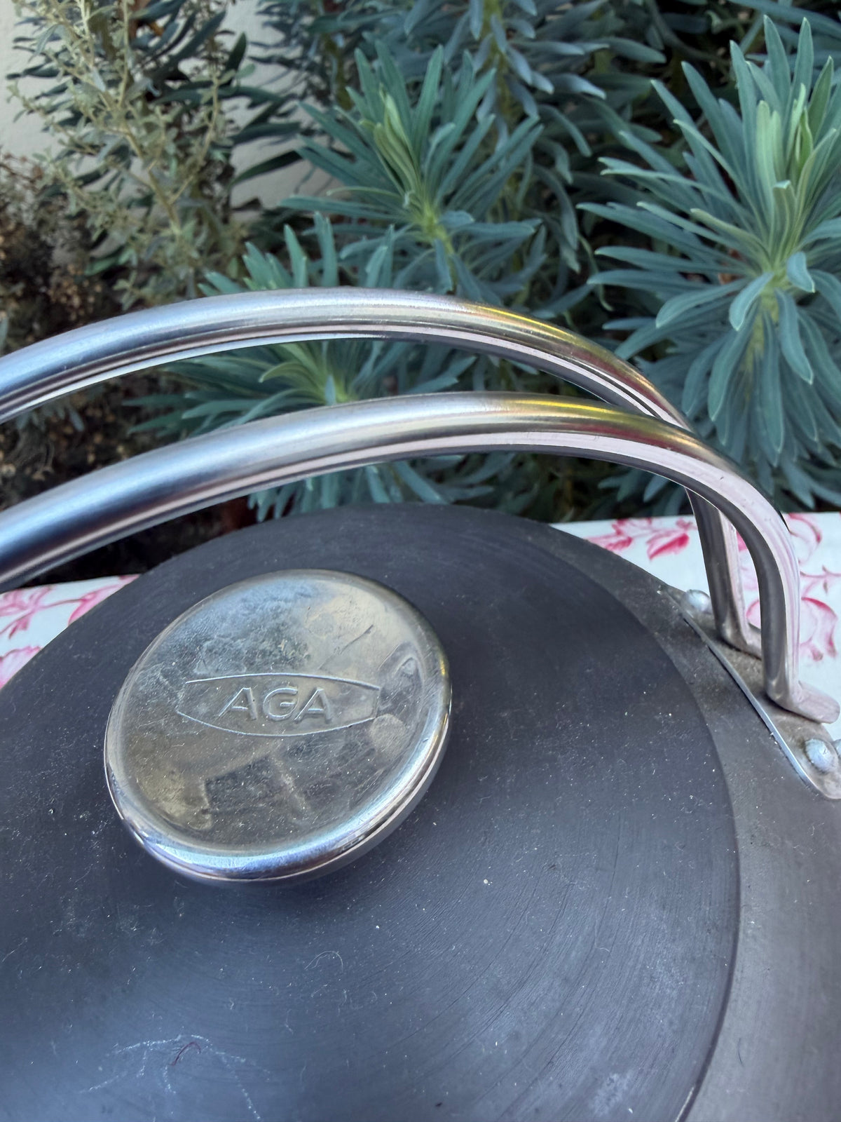 AGA BRUSH AND KETTLE