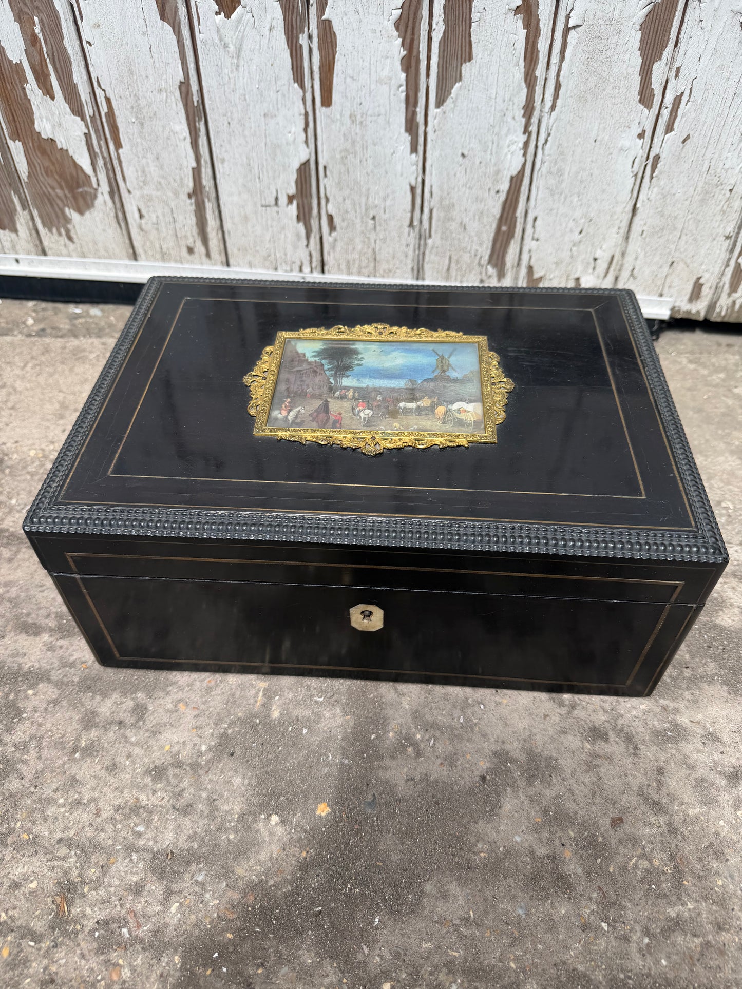 ANTIQUE BOX