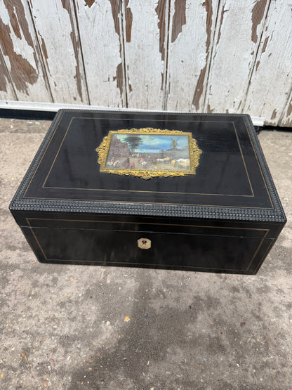 ANTIQUE BOX