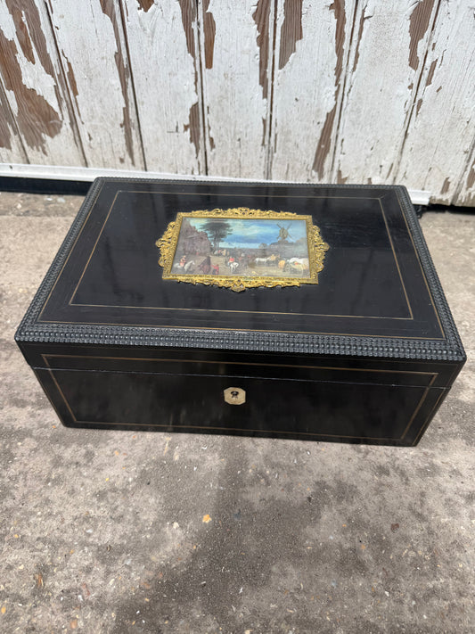 ANTIQUE BOX
