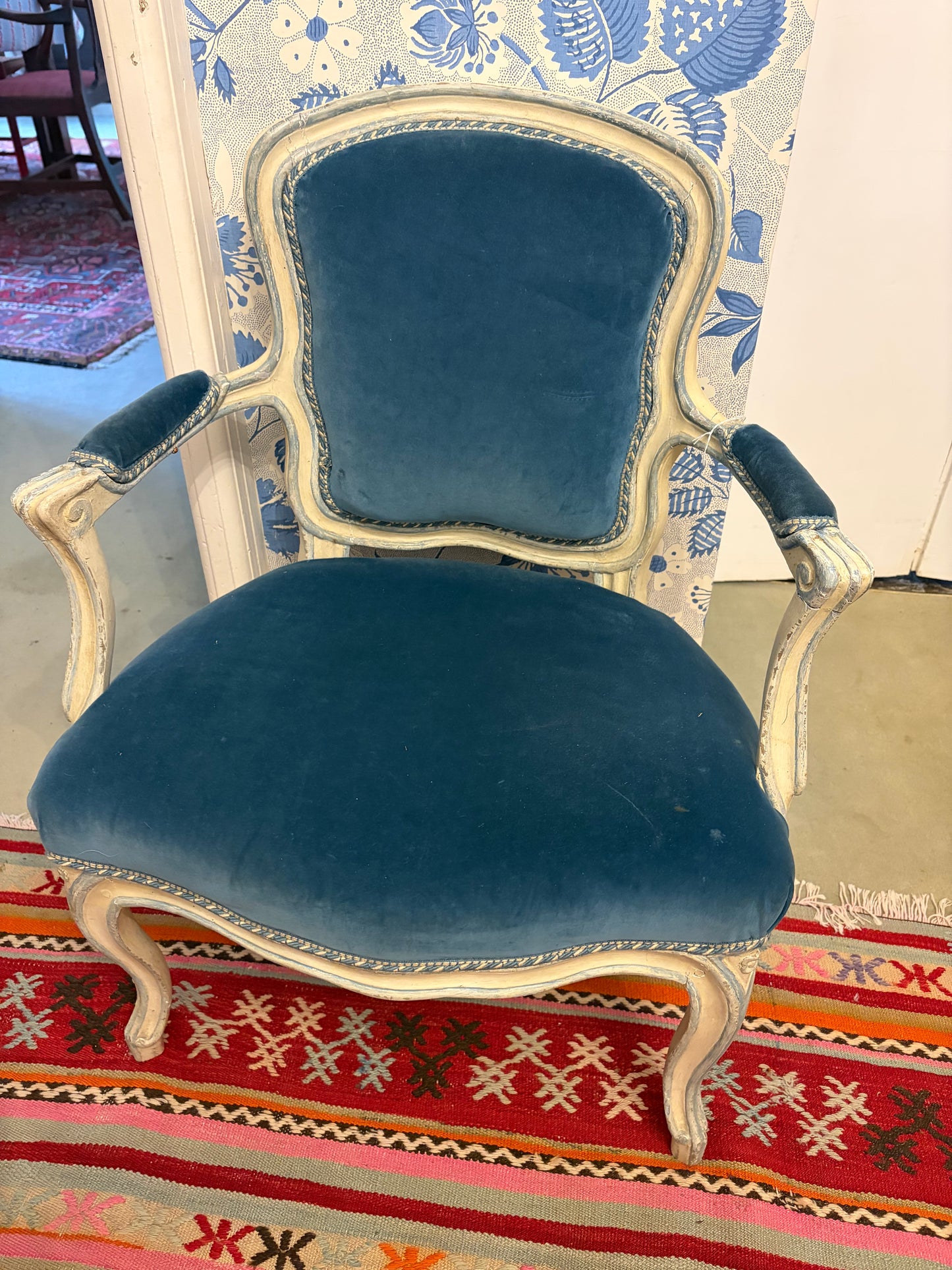 VELVET CHAIR